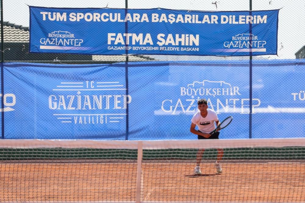 Tenis2-i68e37b82ac813.jpg