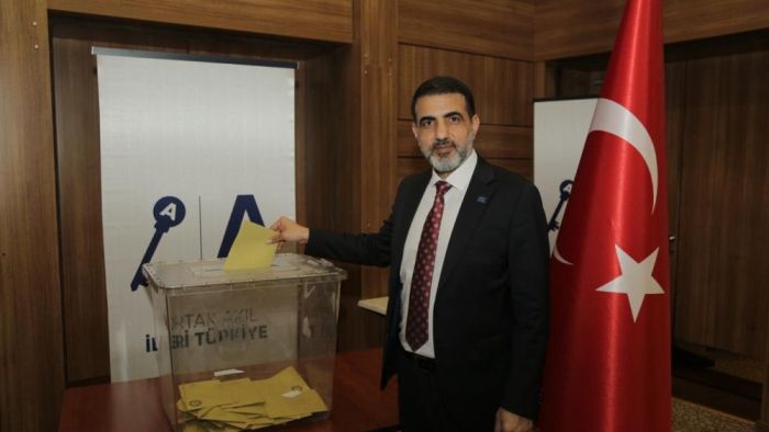 Anahtar Parti’de Murat Üzümcü güven tazeledi