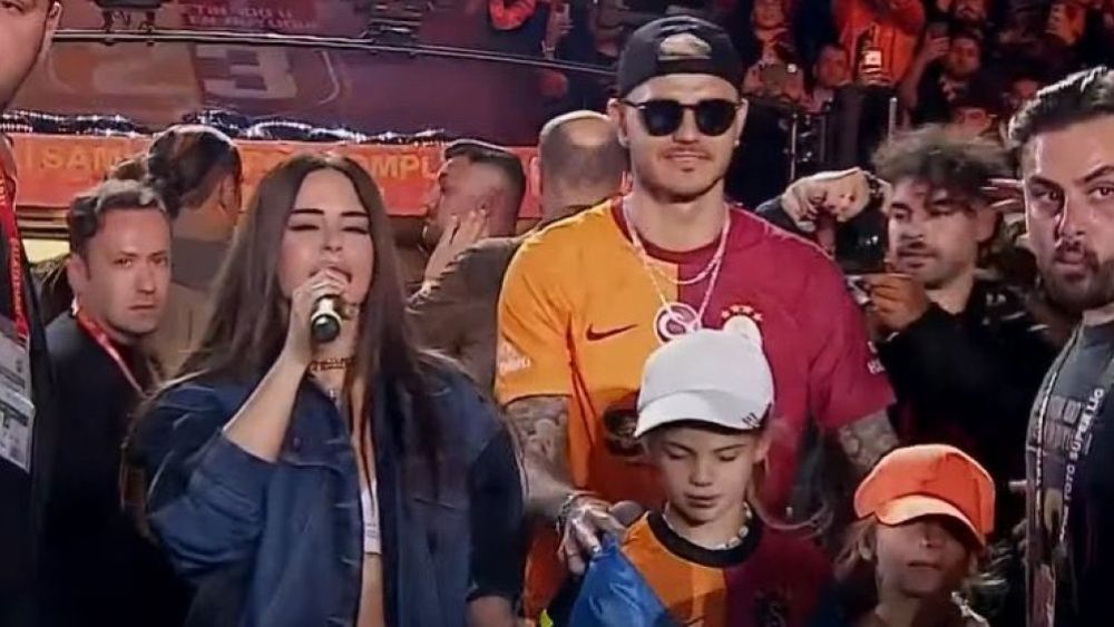 Aşkın Olayım Galatasaray’ın şampiyonluk kutlamalarına damga vurdu