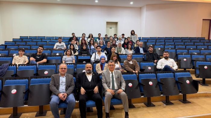 Gaziantep Üniversitesi’nde “Dijital Riskler, Fırsatlar ve Gazetecilik” paneli yoğun ilgi gördü