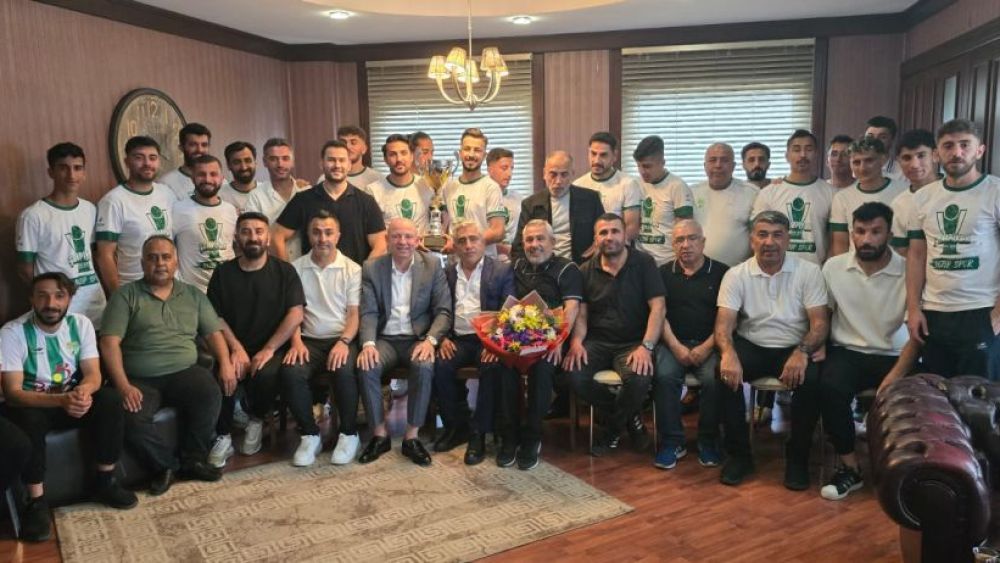 Bu gurur Bilal Çeker'in! Nizipspor kupayı Çeker'e getirdi