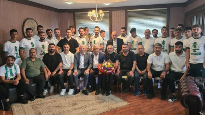Bu gurur Bilal Çeker'in! Nizipspor kupayı Çeker'e getirdi