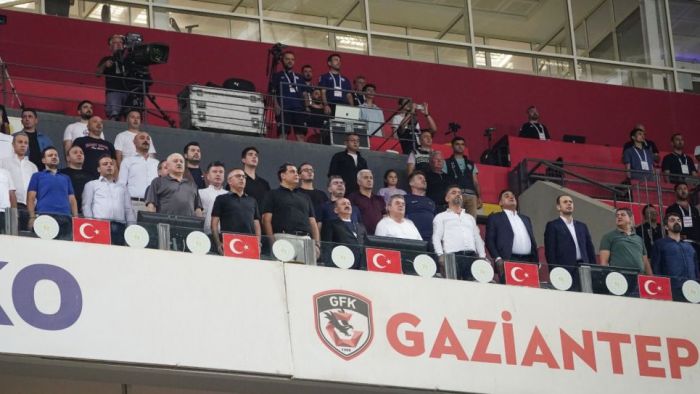 Gaziantep FK ve Samsunspor Yöneticilerinin Buluşması Olay Oldu: Maç Öncesi ve Sonrası Çekilen Video Sosyal Medyayı Salladı