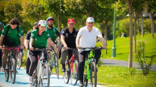 Fadıloğlu gençlerle birlikte pedalladı