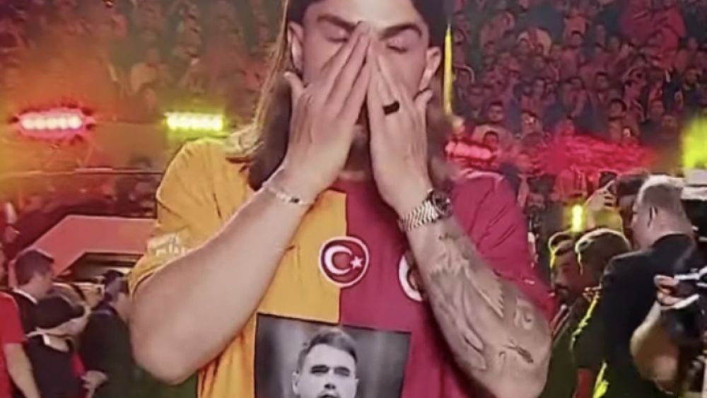 Galatasaray’ın şampiyonluk kutlamalarında göz yaşı sel oldu