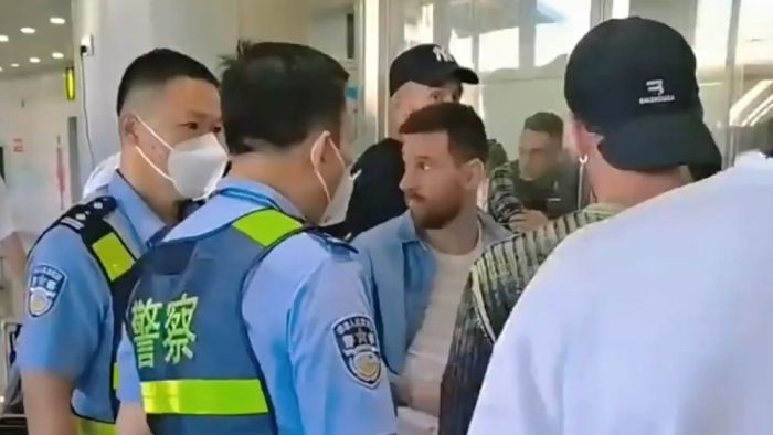 Messi, Pekin’de polisler tarafından nasıl durduruldu