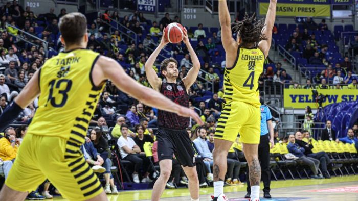 Gaziantep Basketbol paraşütsüz düşüyor