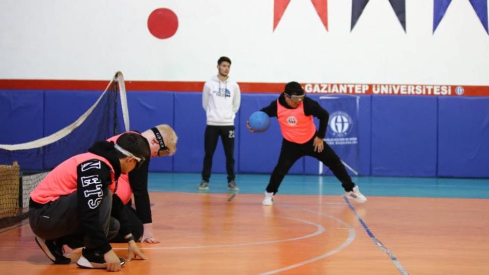 GAÜN’de engelleri aşan goalball maçı düzenlendi