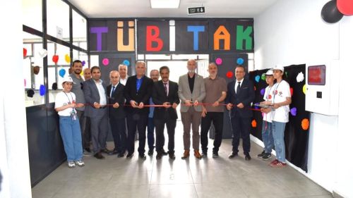 Ahmet Karahan Ortaokulu'nda Bilime Işık Tutan 4006 Fuarı gerçekleştirildi