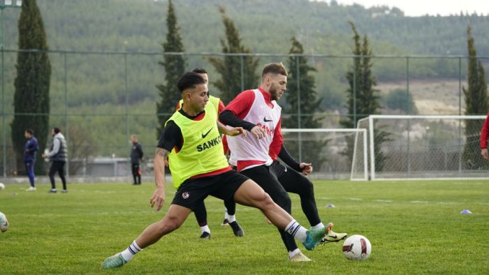 Gaziantep FK'nın kampına hangi futbolcular katılıyor?