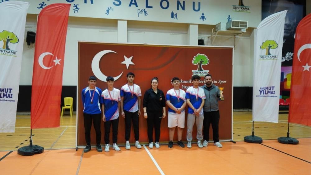  Badminton Kurtuluş Kupası'nda şampiyonlar belli oldu