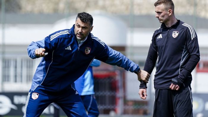 Gaziantep FK'da Burak Yılmaz'dan Kozlowski'ye ders