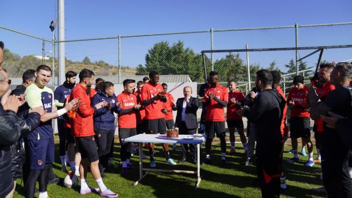 Gaziantep FK'da Djilobodji'ye sürpriz doğum günü