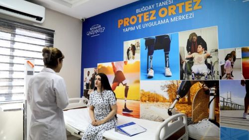 Fatma Şahin'den konservatuvar öğrencisine umut olan protez
