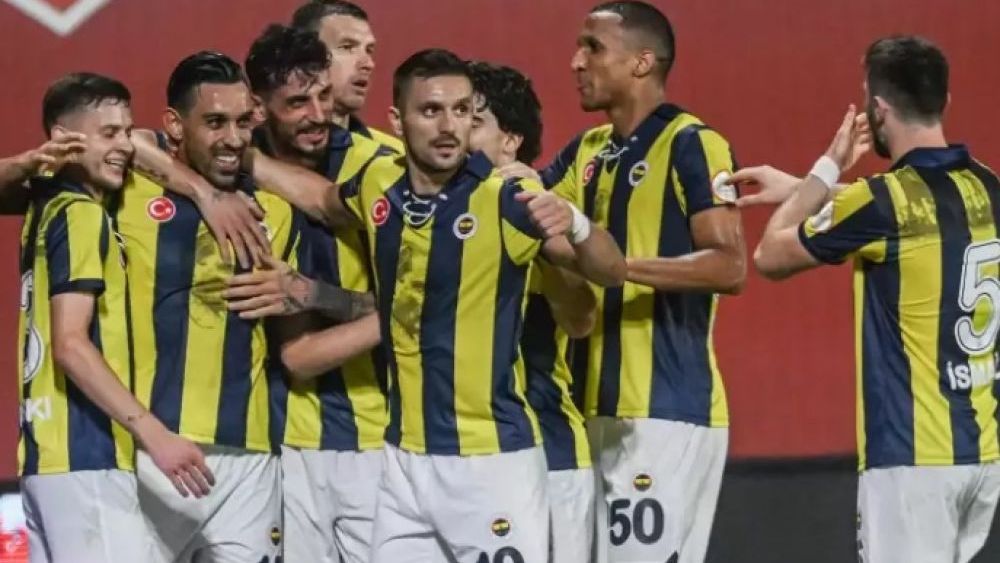 Fenerbahçe hem ligde, hem Avrupa'da rakip tanımıyor