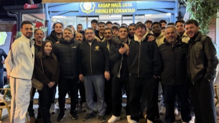 Kasap Halil Usta’dan Gaziantep FK U-19 Takımı’na İftar Yemeği