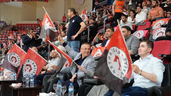 Vali Kemal Çeber’in haklı gururu! Gaziantep Basketbol‘a tam destek