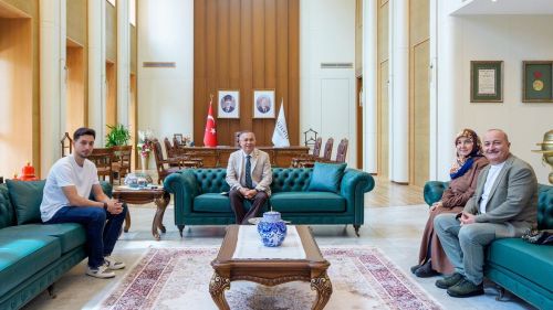 Gaziantep FK’lı Tayyip Talha’dan Vali Çeber’e ziyaret