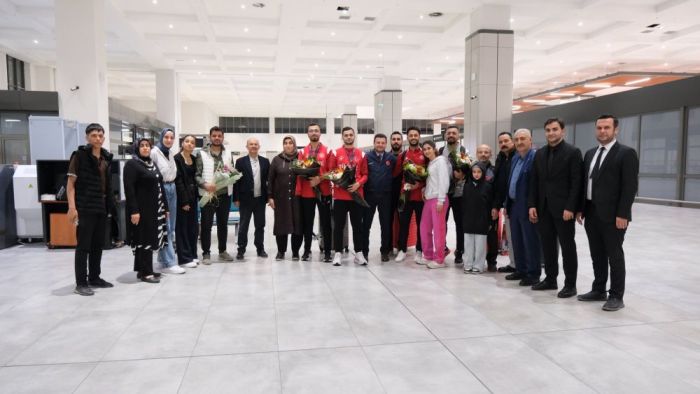 Gaziantep’in Milli Gururlarına Coşkulu Karşılama