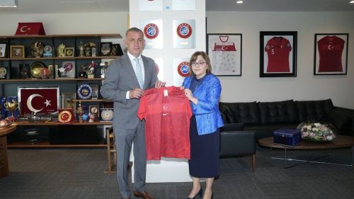 Fatma Şahin’den TFF Başkanı Hacıosmanoğlu’na sürpriz ziyaret