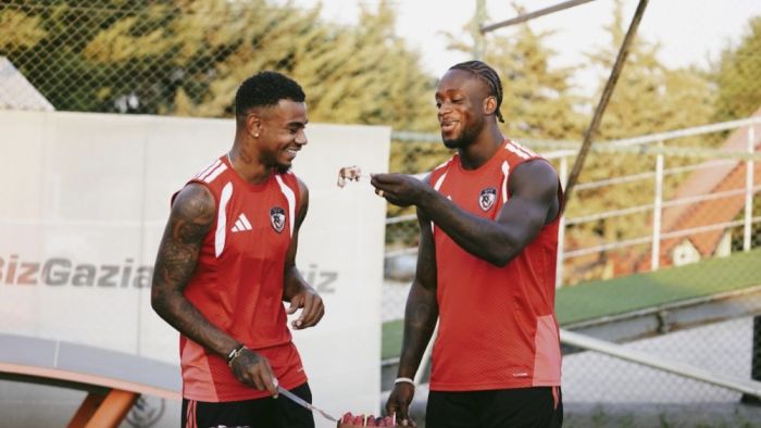Gaziantep FK’da Bacuna’ya pastalı karşılama