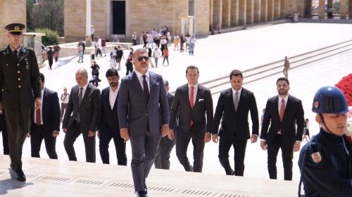 Başkan Kadooğlu Anıtkabir Özel Defteri’ni İmzaladı