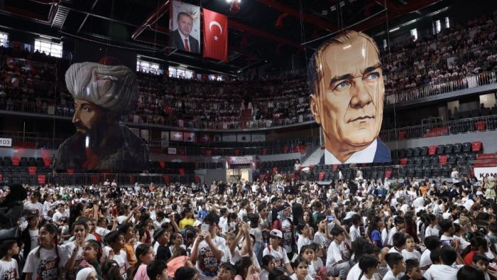 Büyükşehir, yaz okulları kapanış programına görkemli tören