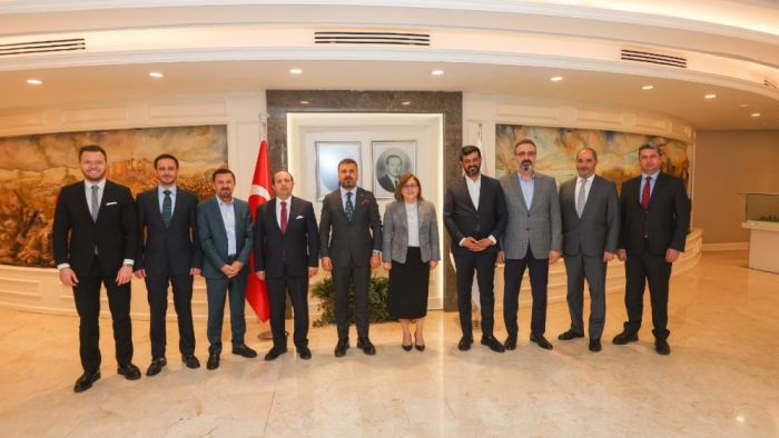 Başkan Kadooğlu ve yönetim kurulu üyelerinden Başkan Fatma Şahin'e ziyaret