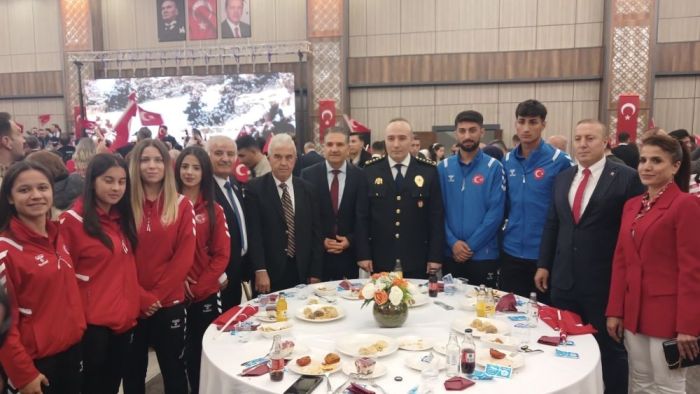 Gaziantep Polisgücü’ne Cumhuriyet resepsiyonunda büyük ilgi