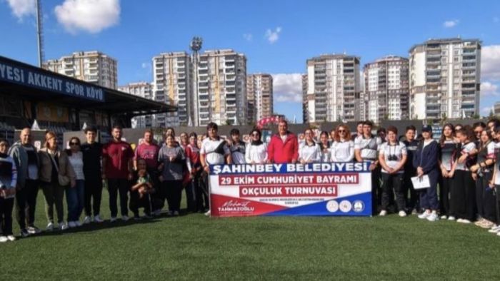 Şahinbey’de Cumhuriyet coşkusu sahalara taşındı