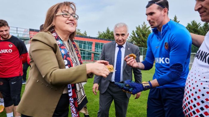 Fatma Şahin’den Gaziantep FK’ya doping