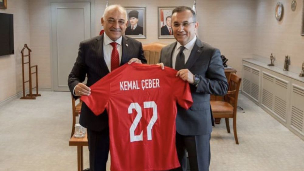 Mehmet Büyükekşi'den Vali Çeber'i ziyaret