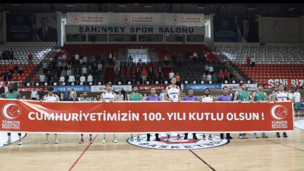 Basketçiler 100. Yılı böyle kutladı