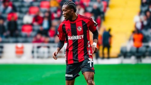 Selçuk İnan, Gaziantep FK’lı oyuncuya kanca taktı