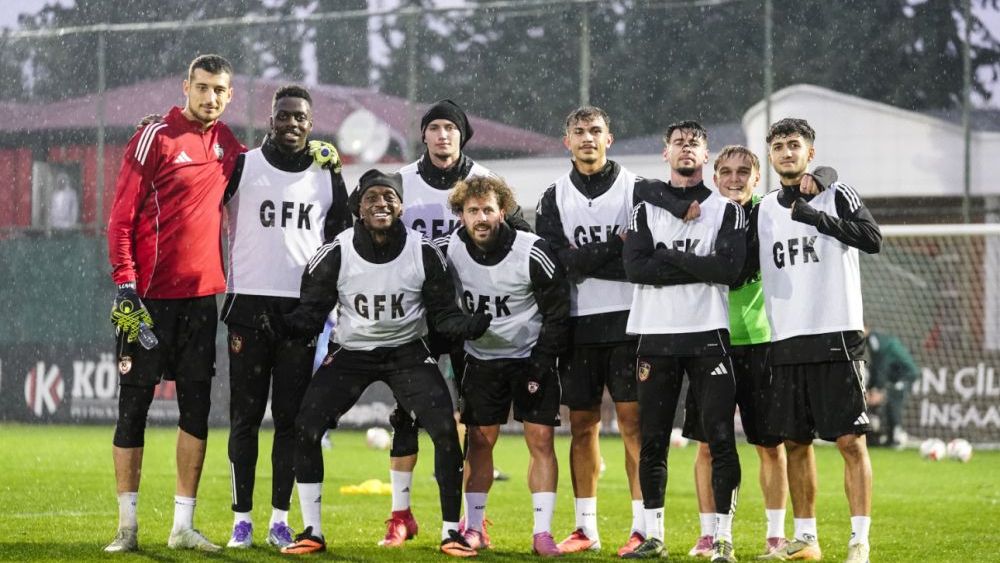 Gaziantep FK’da yağmur altında neşeli antrenman
