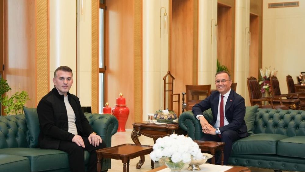 Milli Güreşçi Selçuk Çebi’den Gaziantep Valisi Kemal Çeber’e Ziyaret