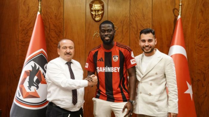 Badou N’Diaye 2 yıllık imzaladı