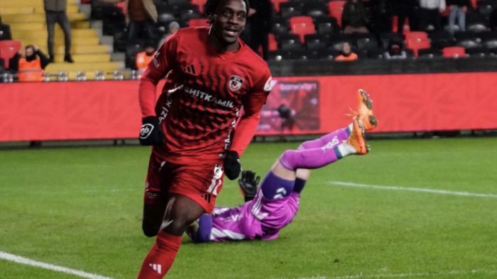 Gaziantep FK, 10 kişi kaldığı maçta pes etmedi