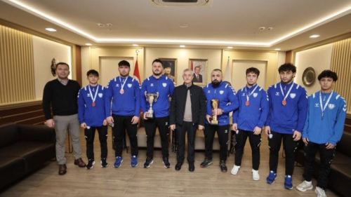 Şahinbey'in şampiyon güreşçilerinden büyük başarı