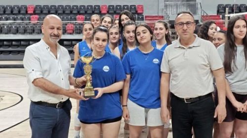Voleybol'da Betül Çoban Turnuvası’nın şampiyonu Merinos
