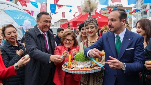 Gaziantep'te nevruz coşkusu: Birlik ve kardeşlik mesajları verildi, geleneksel ritüeller yaşatıldı