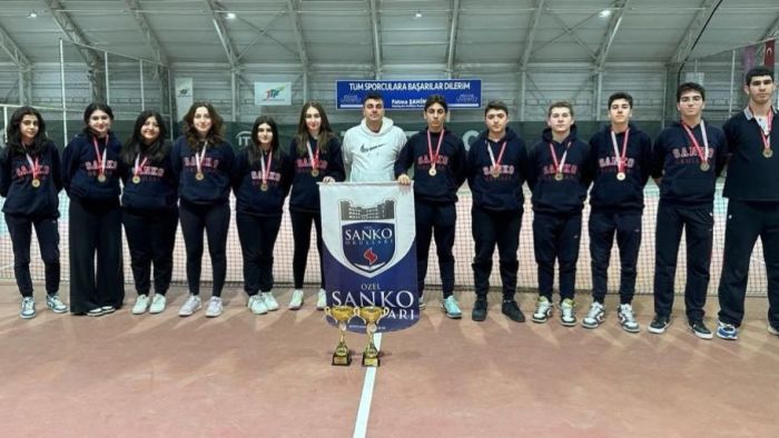 SANKO Okulları öğrencileri tenis yarışmasında il birincisi oldu