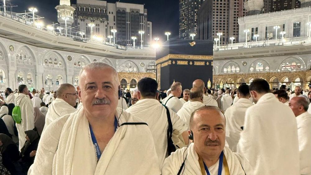 Sermet Atay ve Memik Yılmaz Kabe'de