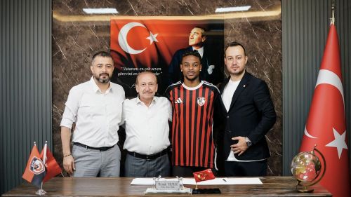 Hollandalı  Sontje Hansen, satın alma opsiyonlu geldi
