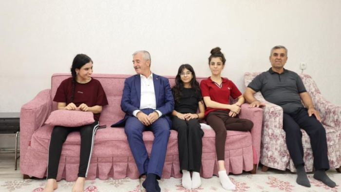 Mehmet Tahmazoğlu’ndan vatandaşlara ev ziyareti