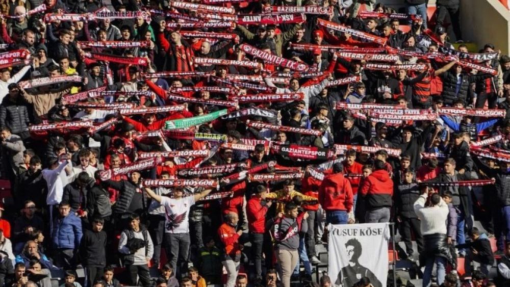 Gaziantep FK taraftarına Tahmazoğlu jesti