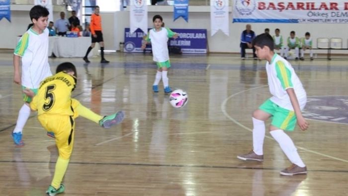 TÜFAD'ın 6 Şubat futsal turnuvasına akın var