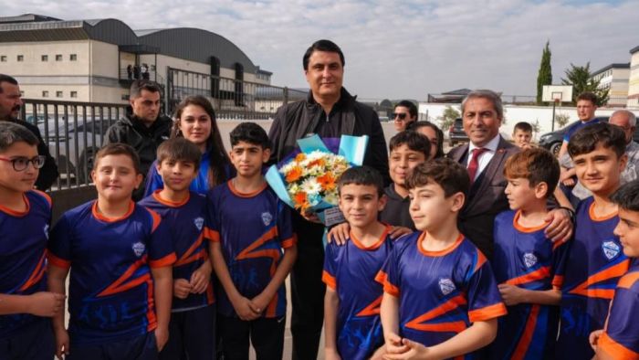 Yılmaz, lise ve üniversite öğrencileri ile buluştu