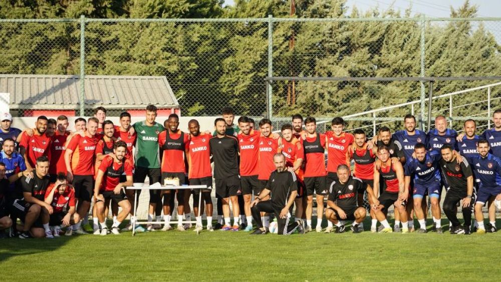 Gaziantep FK'da toplu doğum günü kutlandı