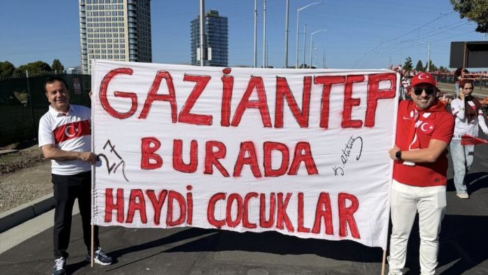 Levi’s Stadyumu’nda “Gaziantep Burada” Pankartı Açıldı